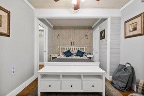 3 chambres, fer et planche à repasser, Wi-Fi, draps fournis