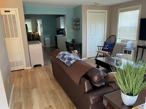 Smart TV - Wells Charmer 2 Bed close to Wells Beach, Restaurants, AC, WiFi. 
Sleeps 6, Deck (Wells)