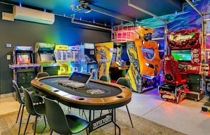 Games room - Ohana - Whale Slide, Arcade, Pickleball, Gym (Indio)