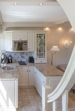 Microwave, dishwasher, coffee/tea maker - Dikstig Rechts - Holiday apartment "Dikstig "rechts"" in Kampen (Kampen)