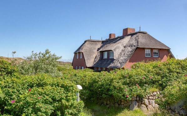 Unclassified image, 1 of 44, button