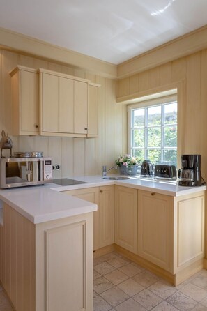 Fridge, stovetop, dishwasher, coffee/tea maker