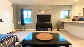 2 bedrooms, iron/ironing board, WiFi, bed sheets