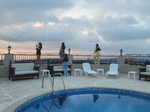 Outdoor pool - Cozy bungalow in adorable Abdelali, swimming pool, barbeque, activities, AC,WiFi (Abdelali, Batroun)