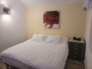 1 bedroom, WiFi, bed sheets - Cozy bungalow in adorable Abdelali, swimming pool, barbeque, activities, AC,WiFi (Abdelali, Batroun)