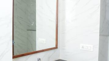 Standard Room, City View | Bathroom | Shower, free toiletries, towels, soap
