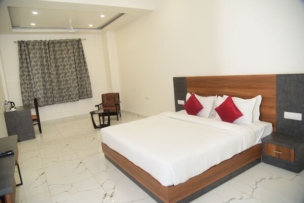Standard Room, City View - The Girvar (Raipur)