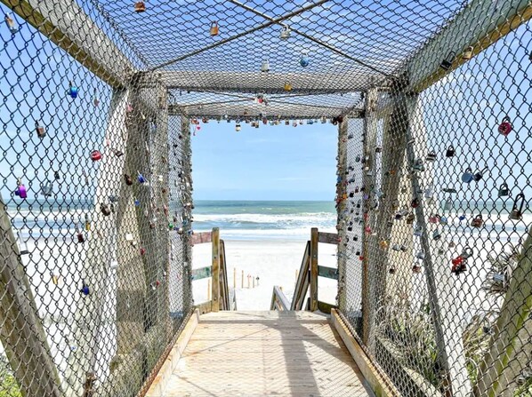 بالقرب من الشاطئ