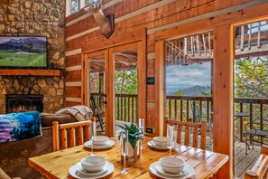 Dining - Stairway to Heaven •Breathtaking Mountain Views• (Sevierville)