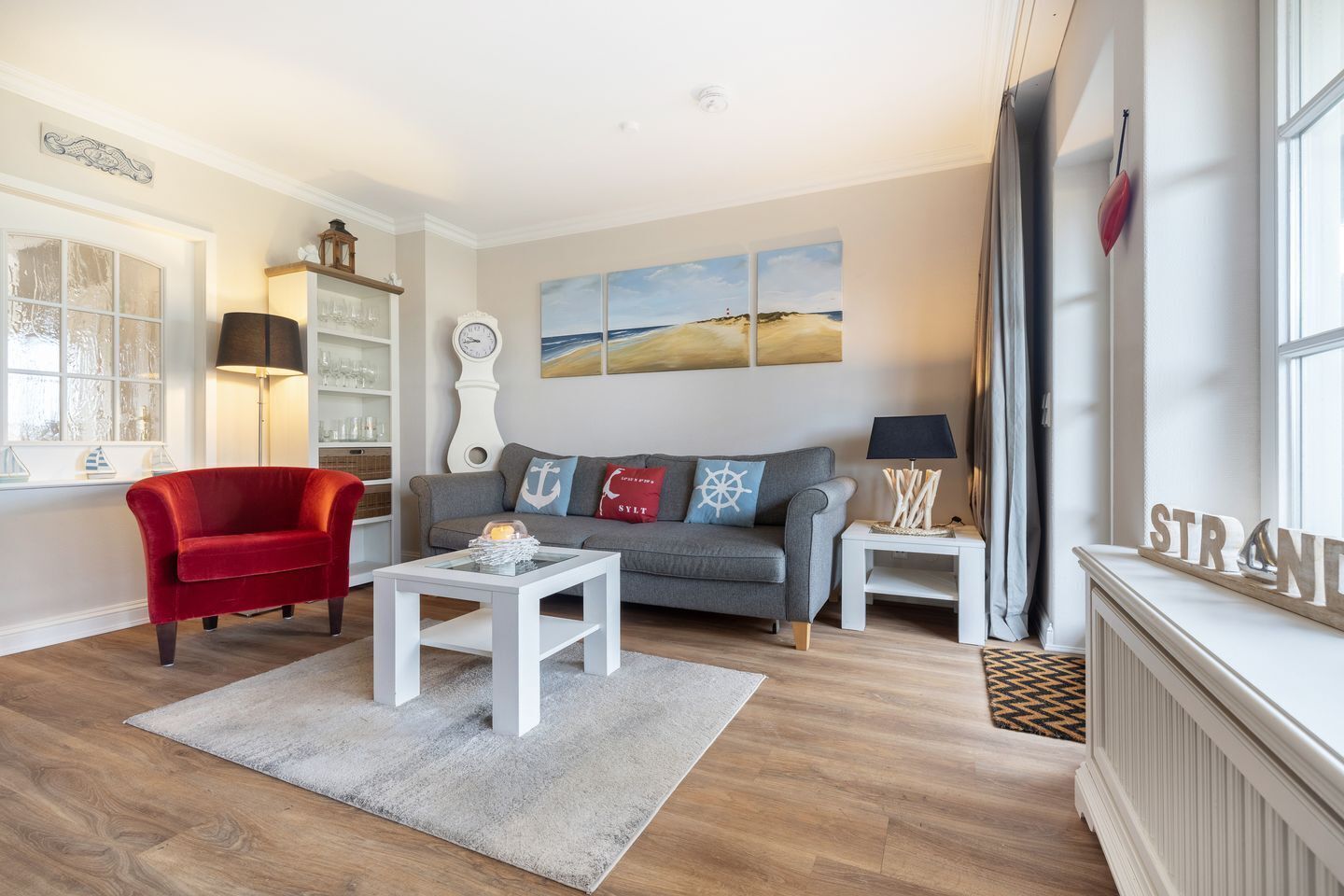 Fernseher, DVD-Player, Tischtennisplatte, Stereoanlage