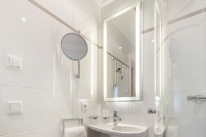 Unclassified image, 2 of 28, button - Adis Meerblick - Neu ab 2025 bei uns in der Vermittlung (Wenningstedt-Braderup (Sylt))