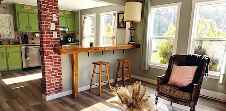 Interior. Orchard Cottage in Lantzville near Nanaimo Brand New Renovation