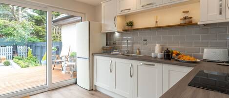 Réfrigérateur, micro-ondes, four, lave-vaisselle