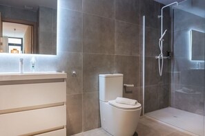 Hårføner og håndklær