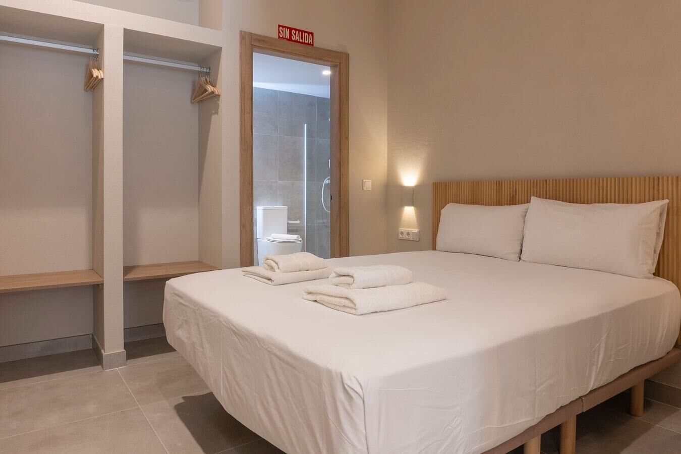 1 chambre, fer et planche à repasser, lit parapluie, Wi-Fi gratuit