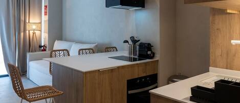 冰箱、微波炉、烤箱、洗碗机