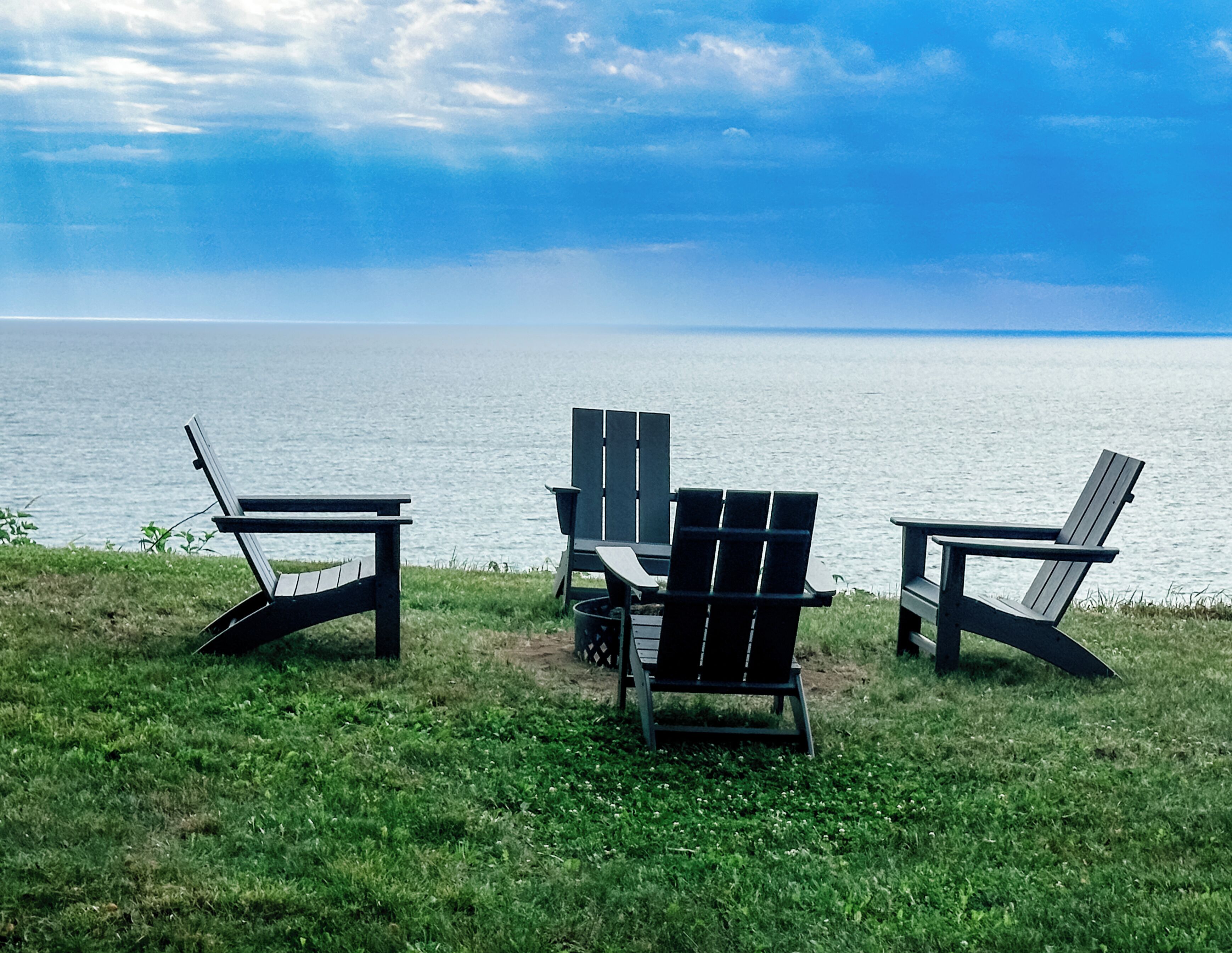 Updated Lakefront House with Sunset Views, Fire Pit, Privacy, Close to Beaches