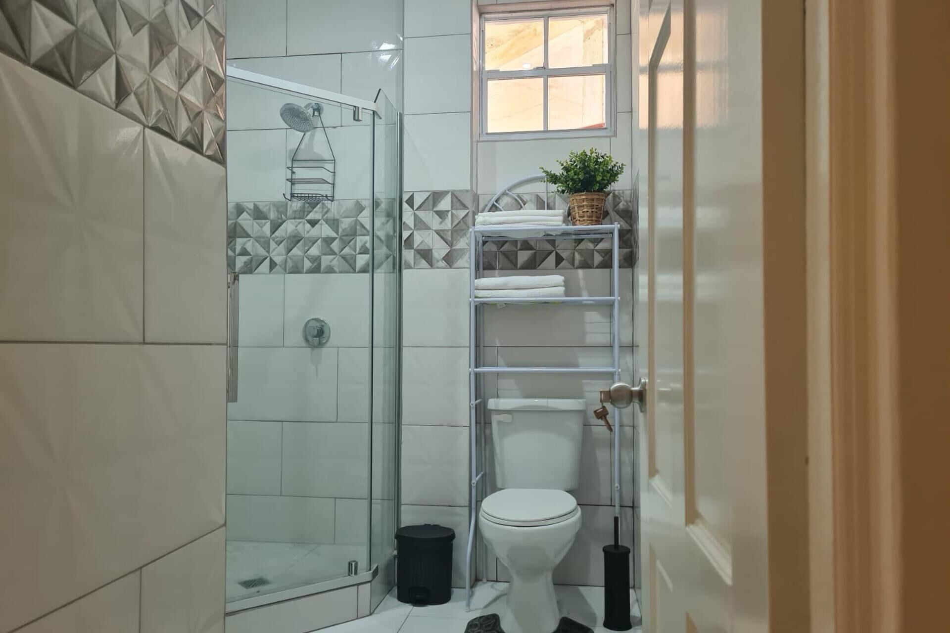 Een douche, een haardroger, handdoeken