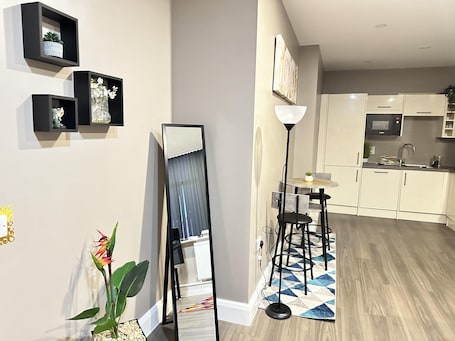 Interior. 2 Bed Apartment - Sleeps 4 - Wifi - Parking