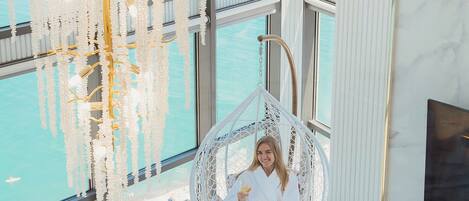 Luxe appartement | Woonruimte | Een 45-inch smart-tv met digitale zenders en vloerwarming