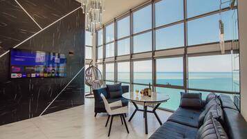 Panorama Mountain and Sea view | Coin séjour