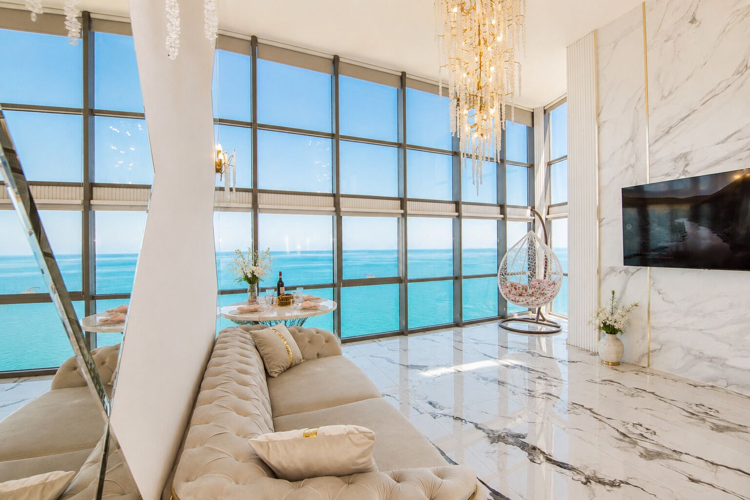 Panorama Wide Sea View | Opholdsområde | 45-tommers smart-tv med digitale kanaler, gulvvarme