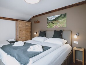 4 bedrooms, free WiFi, bed sheets