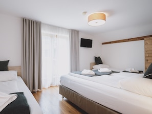 4 bedrooms, free WiFi, bed sheets