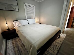 2 quartos, cofres nos quartos, ferros/tábuas de passar roupa