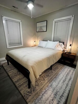 2 bedrooms, in-room safe, iron/ironing board, free WiFi - Cozy 2-bedroom cottage with AC and WiFi in enjoyable Southport (Southport)