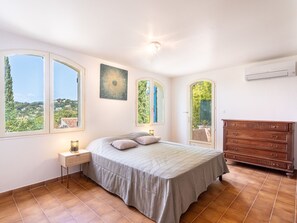 4 室のベッドルーム、アイロン / アイロン台、WiFi