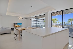 Dining - Aura | Beachfront apartment in Torremolinos (Torremolinos)
