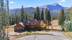 Exterior - Luxurious 5BDR Getaway w/ Hot Tub & Mountain Views (Blue River)