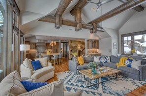 Televisión, chimenea y oficina