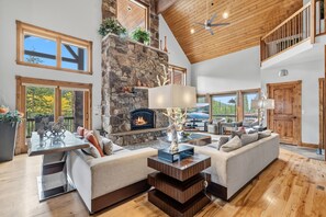 テレビ、暖炉、テレビゲーム、書斎 / ワークスペース