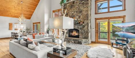 TV, peis, videospill og kontorer