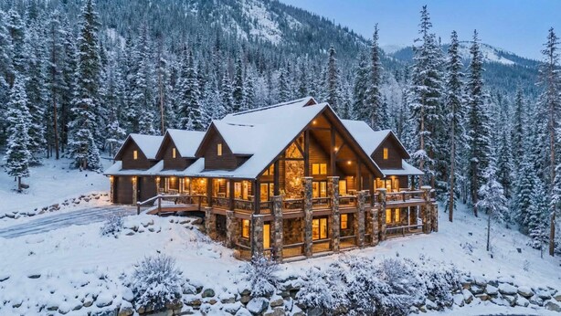 A log cabin with multiple levels, stone foundation, and a snow-covered landscape. - Stunning 6BR Lodge w/ Beautiful Mt. Quandary Views (Blue river)