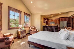 6 bedrooms, desk, iron/ironing board, travel crib