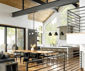 المنشأة من الداخل