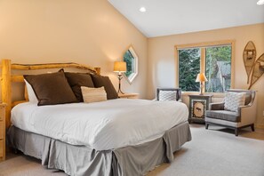 7 bedrooms, desk, iron/ironing board, WiFi - Expansive Retreat with Hot Tub and Game Room (Breckenridge)