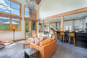 Tv, eldstad, tv-spel och dvd-spelare