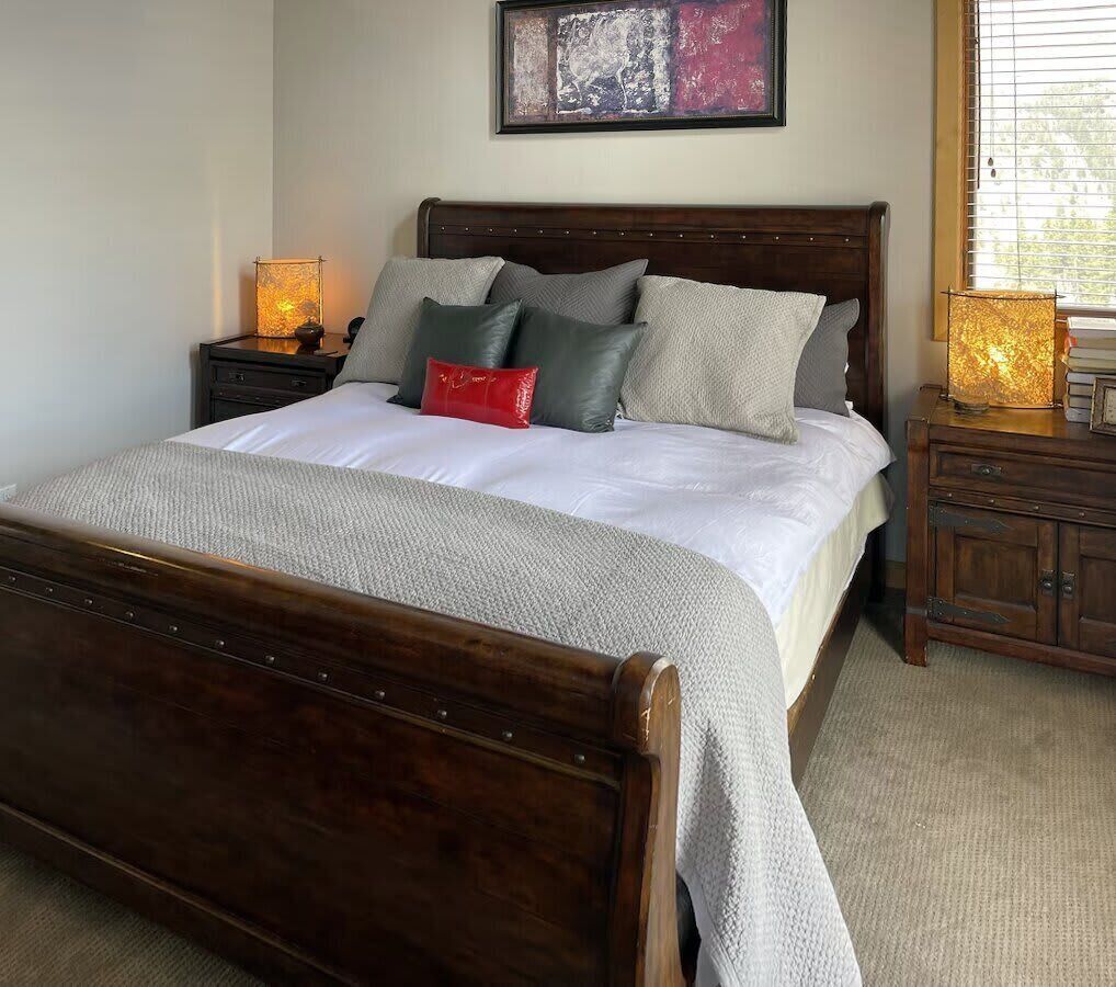 4 bedrooms, desk, iron/ironing board, WiFi