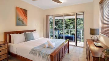 4 bedrooms, desk, iron/ironing board, travel cot