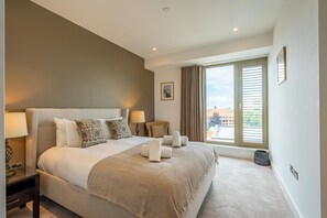 3 bedrooms, iron/ironing board, Internet - A premium stay that sleeps 6 guests in 3 bedrooms (York)