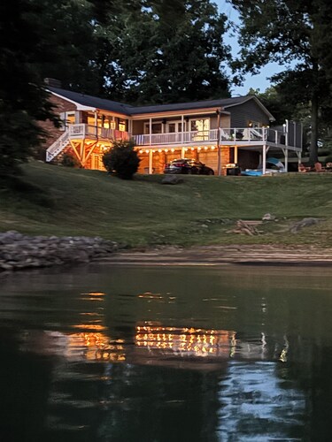 Cozy Studio Apt on The Lake