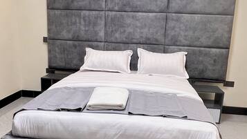 Luxury Apartment, Balcony, City View | 1 bedroom, desk, laptop workspace, free WiFi