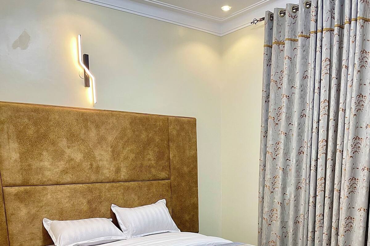 Luxury Apartment, Private Bathroom, City View | 1 bedroom, desk, laptop workspace, WiFi (free)