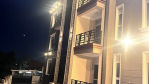A multi-story building with balconies and a staircase. - Lee Villas  (Kampala)