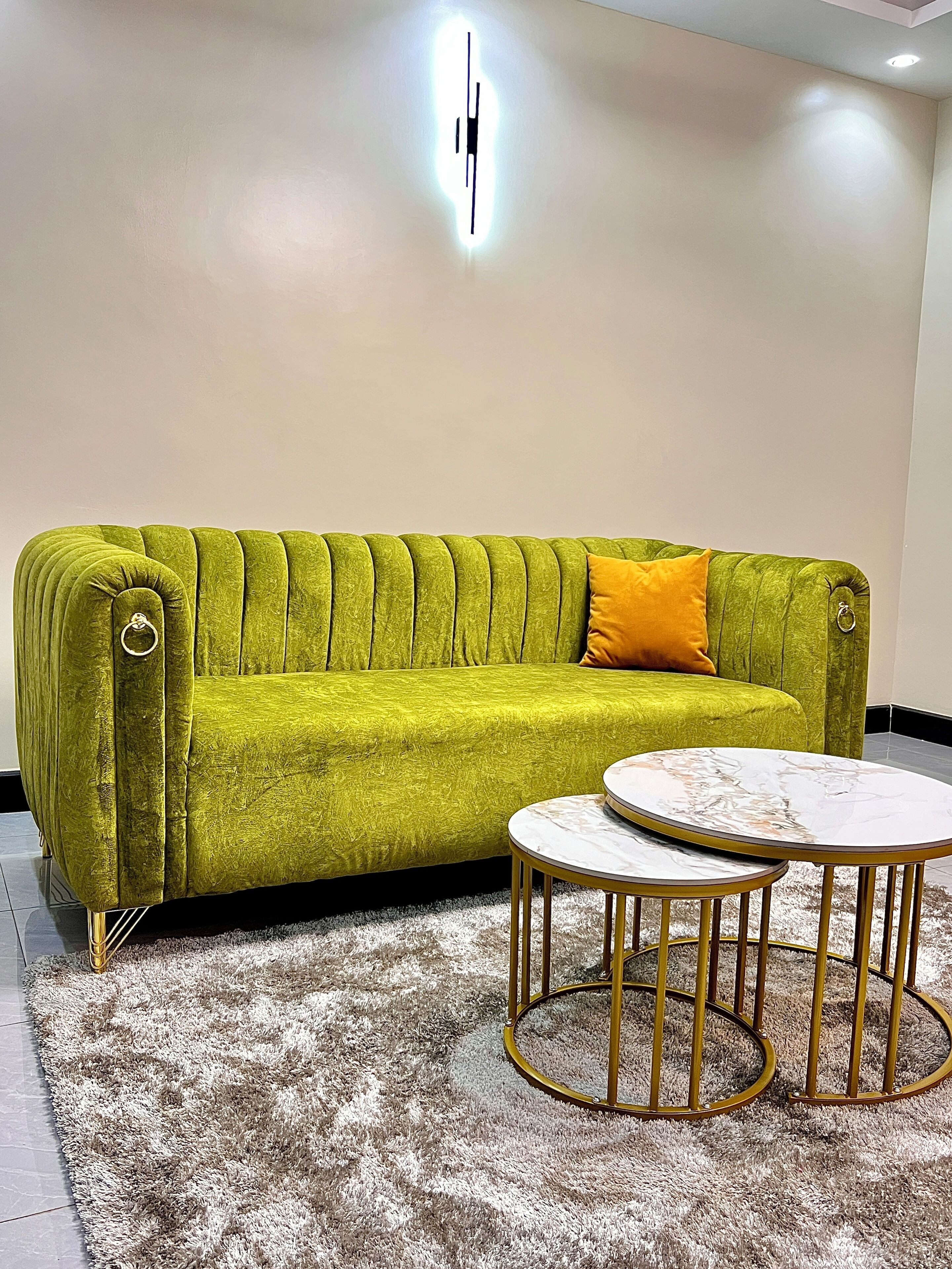 Departamento de lujo, balcón, vista a la ciudad | Área de sala de estar