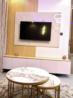 Apartamento de lujo, baño privado, vistas a la ciudad | Zona de estar